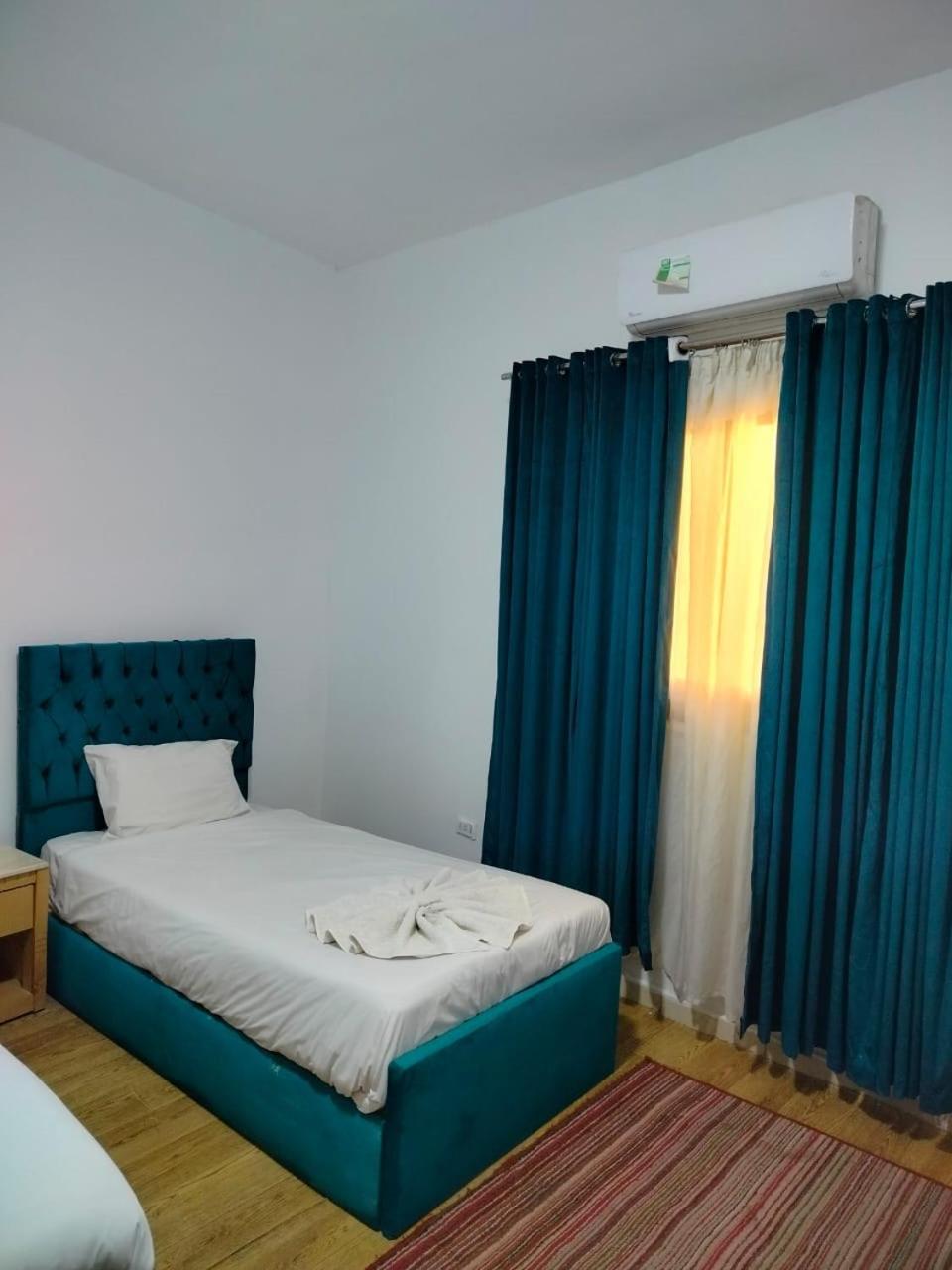 Anubis Kingdom Pyramids Hostel Kafrat al Jabal Exterior photo