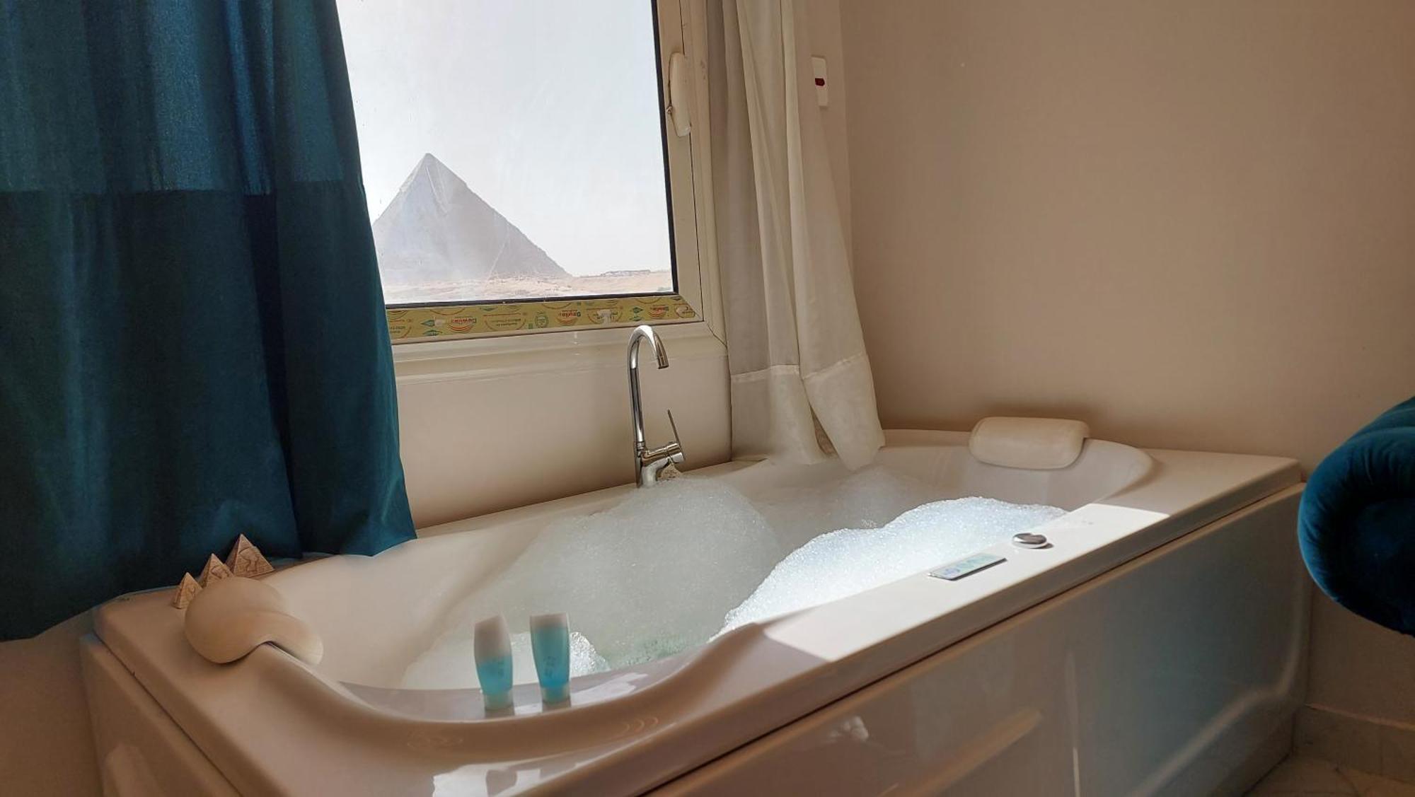 Anubis Kingdom Pyramids Hostel Kafrat al Jabal Exterior photo